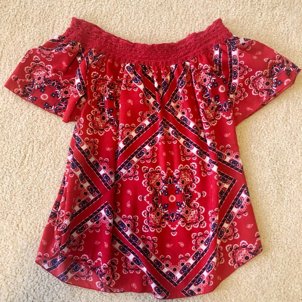 Rue21 Short Sleeve Floral Top with Lace Neckline